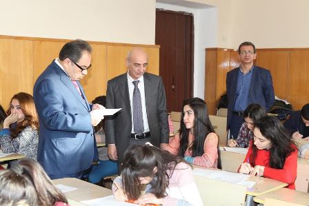 Rektor imtahanları şəxsən izləyib